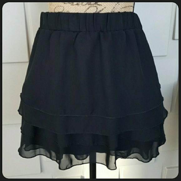 Catch My Dresses & Skirts - Catch My mini skirt black tiered ruffle mini elastic waist Size Small Juniors